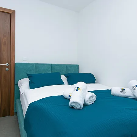 Apartment Seaside With A Swimming Pool Brela, Makarska - 20229