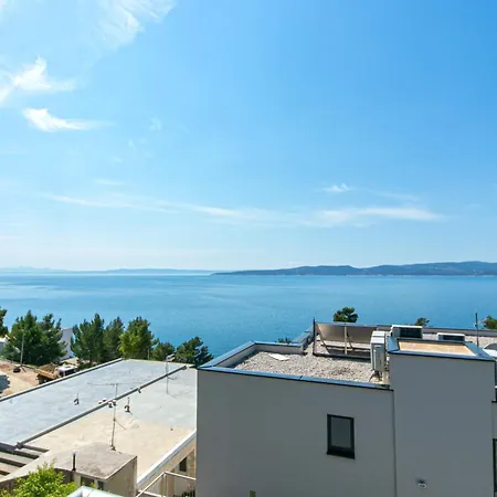 Seaside With A Swimming Pool Brela, Makarska - 20229 *