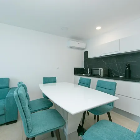 Apartment Seaside With A Swimming Pool Brela, Makarska - 20229
