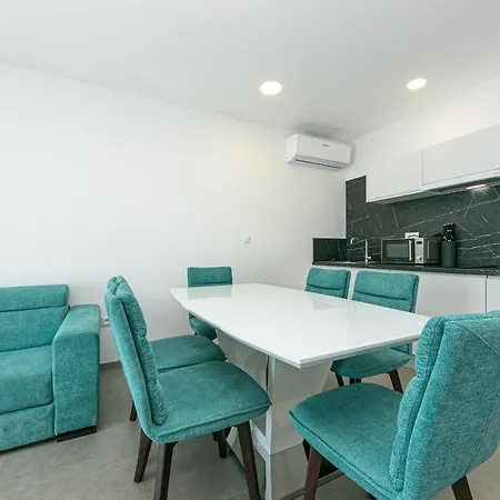 Apartment Seaside With A Swimming Pool Brela, Makarska - 20229 *