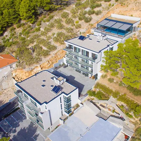 Apartment Seaside With A Swimming Pool Brela, Makarska - 20229 *
